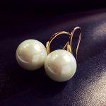 Simple pearl earrings for women - Image 5