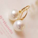 Simple pearl earrings for women - Image 3
